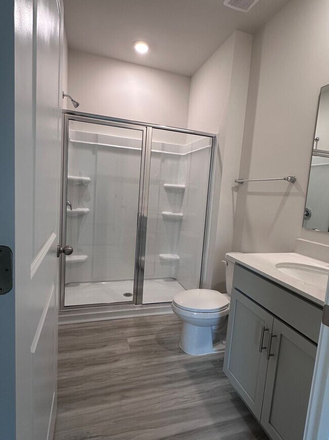 Foto del edificio - Brand-New 5-Bedroom Home in the Hamptons at Hickory with Modern Upgrades & Move-In Ready Comfort