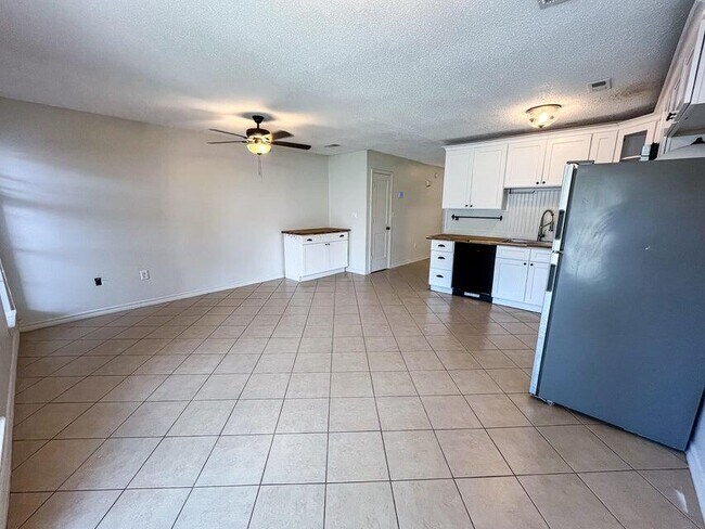 Foto del edificio - 637 Virginia Oak Ct