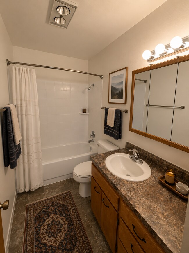 Foto del edificio - 2 Bedrooms. Free WiFi. Walk To CWU...This is The Apartment You've Been Waiting For!