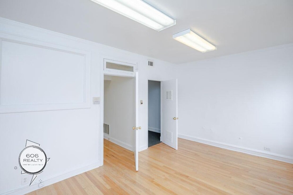 Building Photo - 9449.5 S Ashland Ave