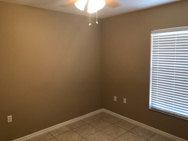 Building Photo - Coming Soon - 3 bedroom 2 bathroom single ...