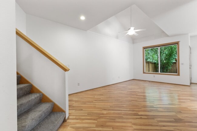 Building Photo - Spacious Townhome with Fenced In Back Yard