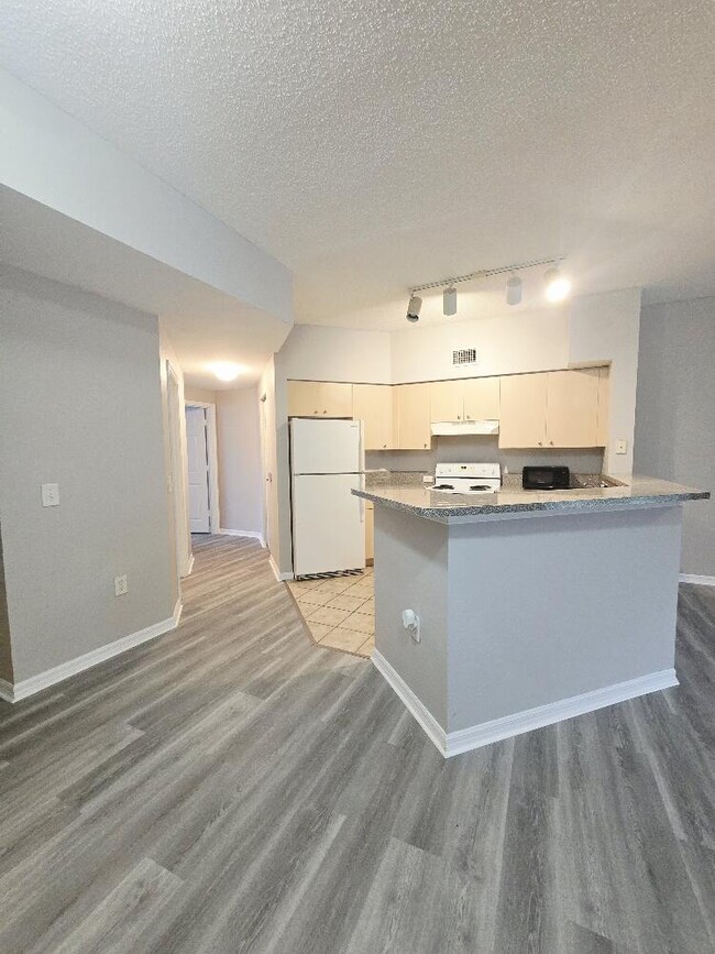 Building Photo - 280 Crestwood Cir