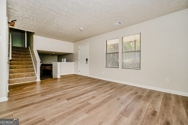 Foto del edificio - 4276 Old Lake Dr