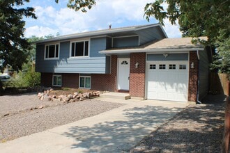 Building Photo - 2080 Poteae Cir