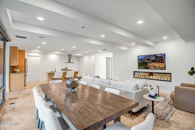 Building Photo - 7121 E Rancho Vista Dr