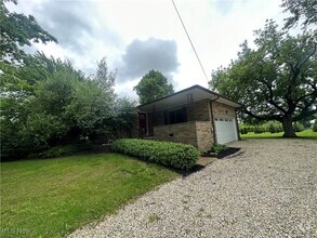 Building Photo - 5192 Center Rd