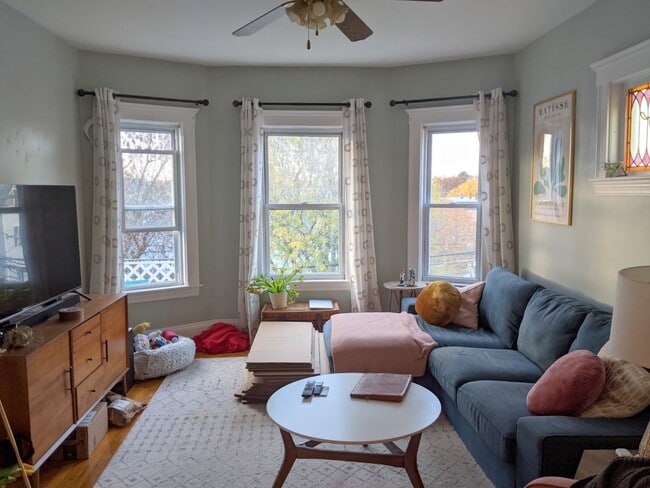 Building Photo - 127 Walnut St