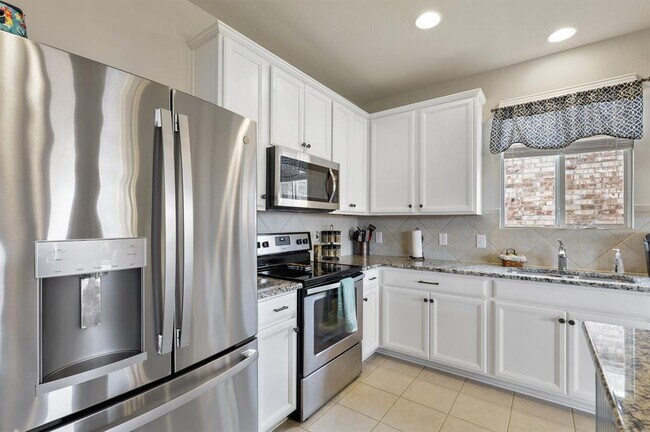 Foto del edificio - 3129 Adrian Creek Dr