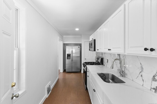 Building Photo - 366 Remington St