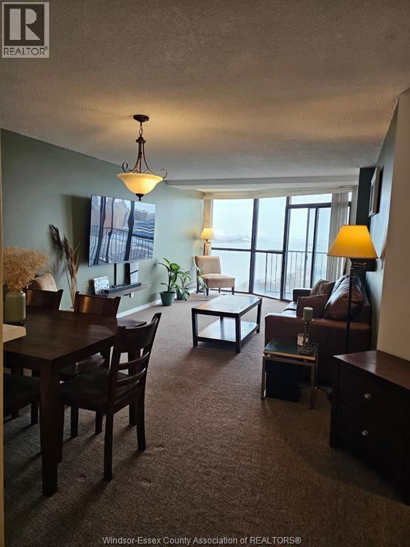 Photo du bâtiment - 515 Riverside Dr W