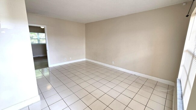 Building Photo - 3530 NW 43rd Ave