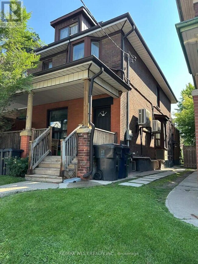 Photo du bâtiment - 563 Ossington Ave