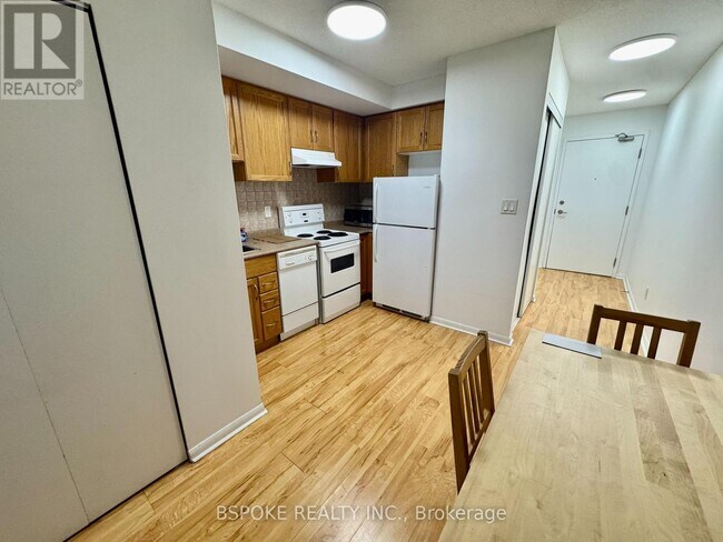 Photo du bâtiment - 2464 Weston Rd