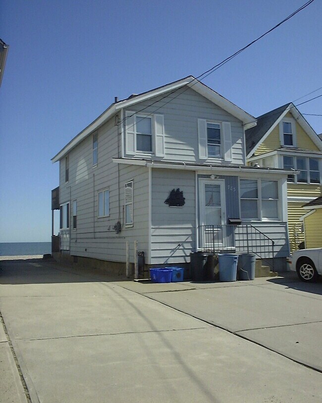 Foto del edificio - 783 E Broadway