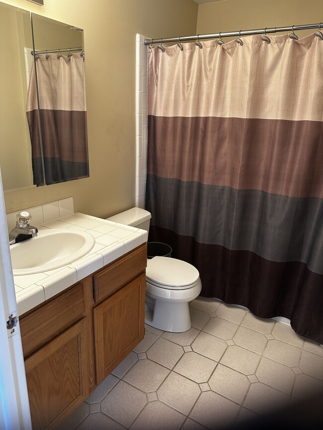 Upstairs Bathroom - 919 40th St