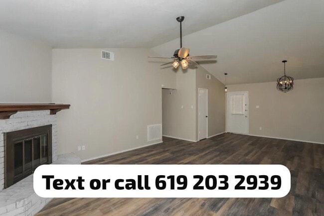 Building Photo - 2422 Bentley Dr