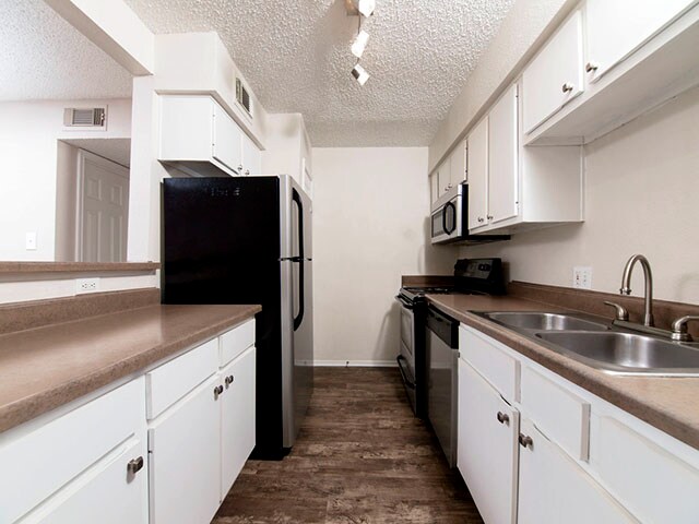 Foto del edificio - 1500 E Riverside Dr