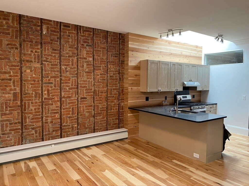 Foto principal - 6024 Flushing Ave