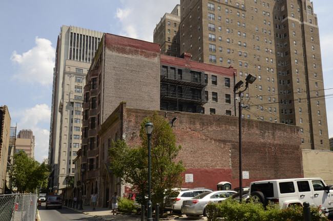 Building Photo - Warwick Apartments