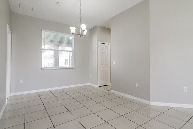 Building Photo - 562 Bristol Cir