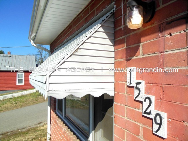Foto del edificio - 1529 Gilmer Ave NW