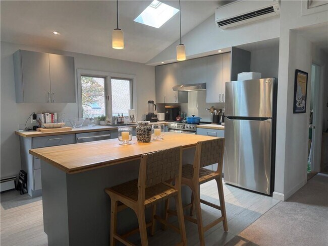 Foto del edificio - 15 Bliss Mine Rd