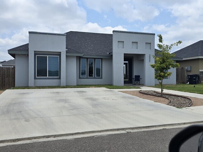 Front3 - 2322 Rio Pecos Dr
