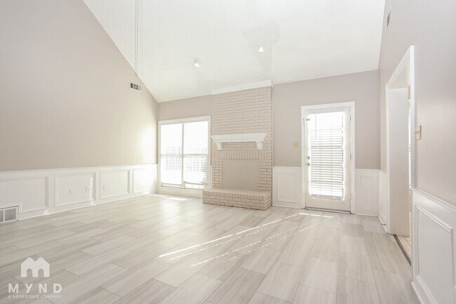 Building Photo - 1825 Pecan Ridge N