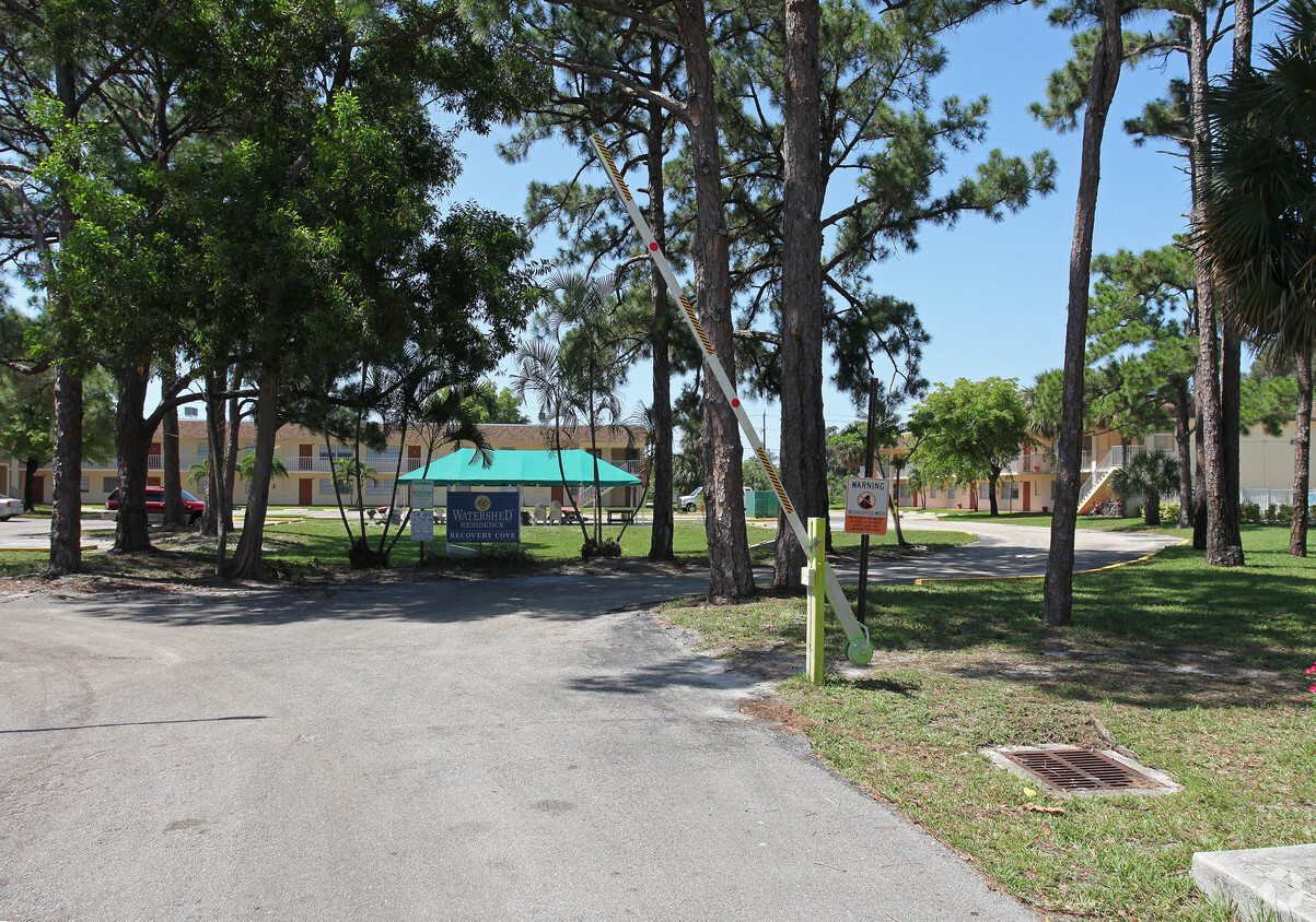 Building Photo - The Tropical Villas