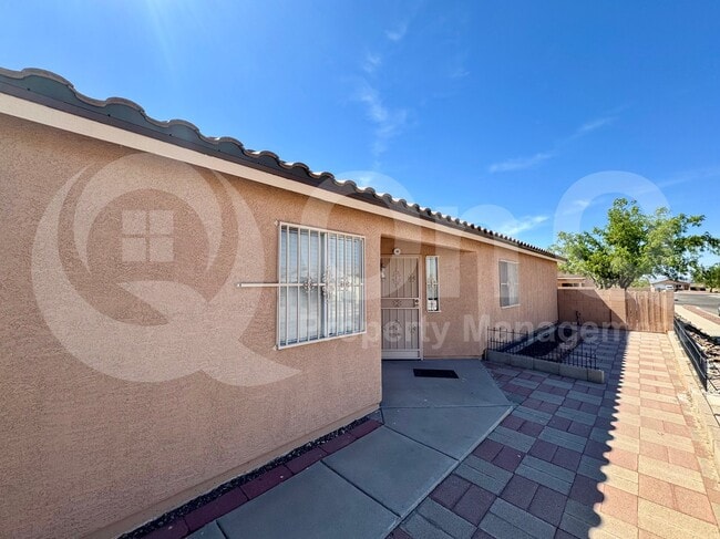 Building Photo - 2152 W Burlwood Way