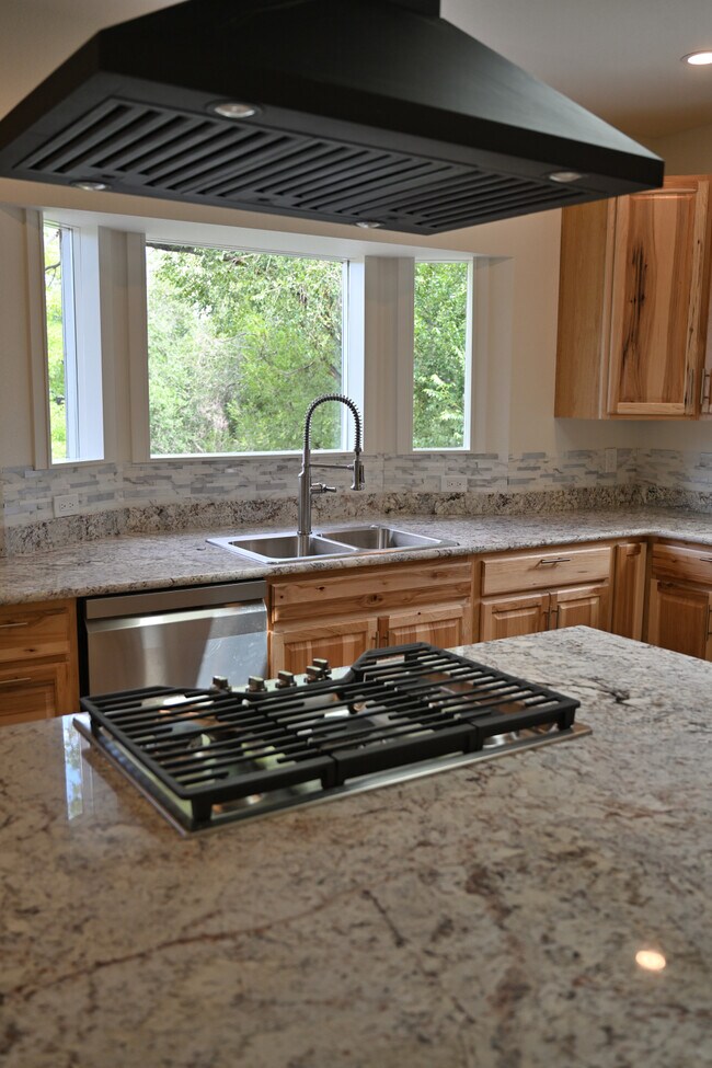 Building Photo - 506 Hawthorne Pl