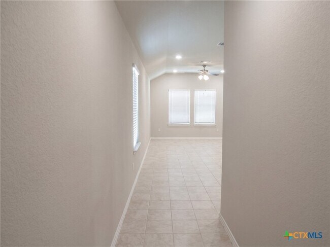 Foto del edificio - 1210 Lindsey Dr
