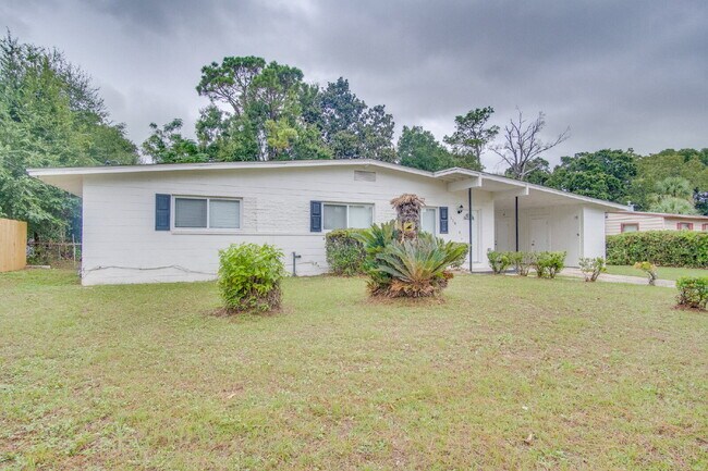 Foto del edificio - Updated 2BR/2BA Home Near Cordova Mall – Modern Updates & Convenient Location