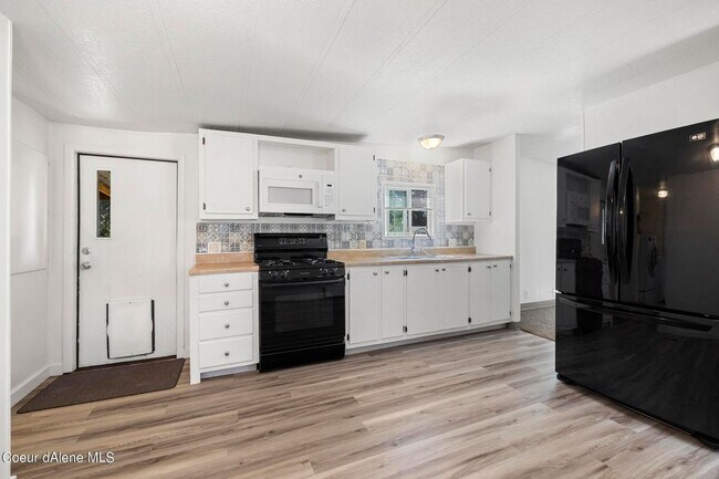 Foto del edificio - Manufactured Home 3 bed 1.5 bath RV Parkin...