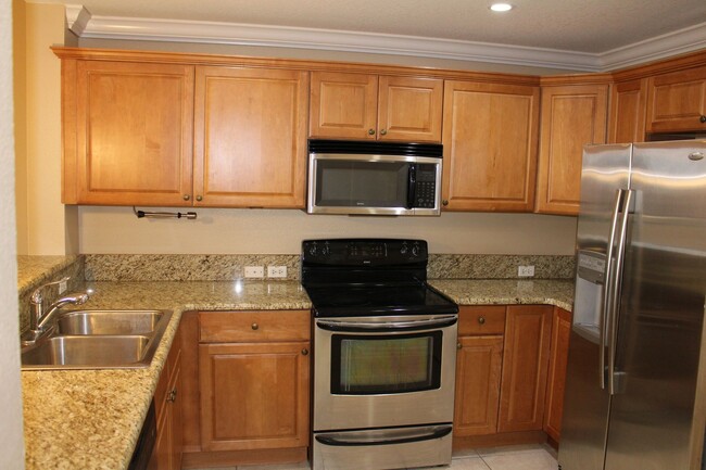 Building Photo - 3 Bedroom, 3 Bath Condo in Gateway at Rive...