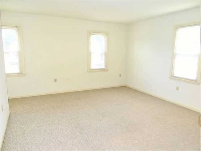 Building Photo - 661 Brunnerville Rd