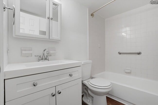 Building Photo - 4546 Rosemarie Dr