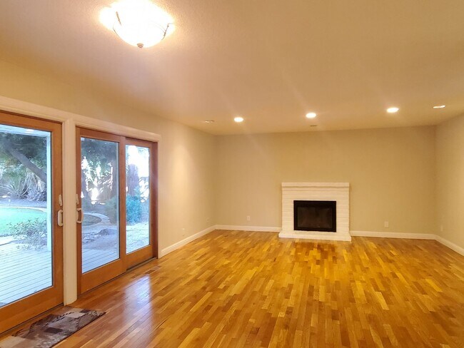 Foto del edificio - 16745 Spring Hill Ct