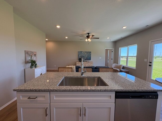 Building Photo - Brand New Home!!