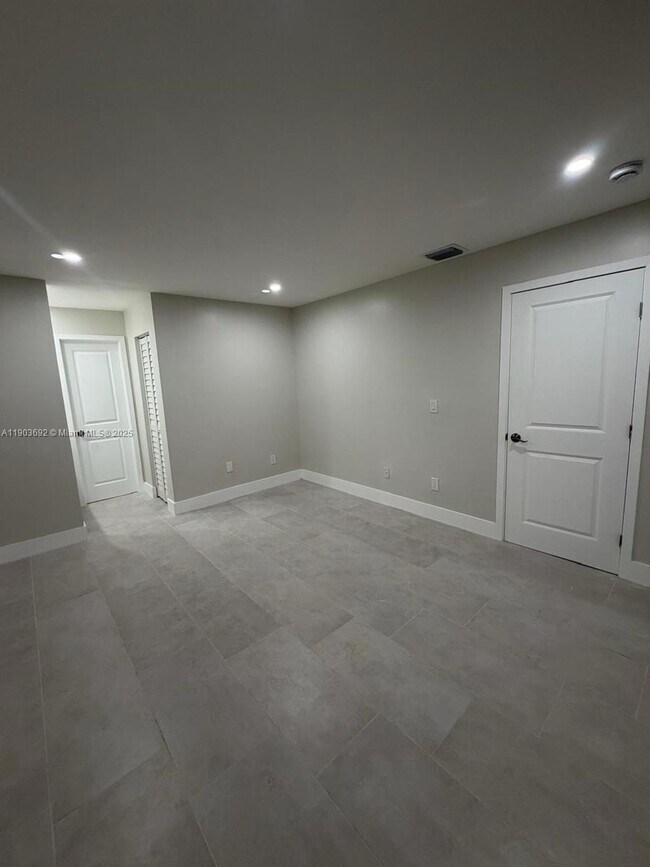 Foto del edificio - 9716 Hammocks Blvd