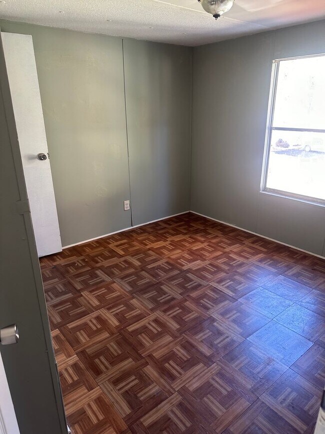 Foto del edificio - 61 Daniel Dr