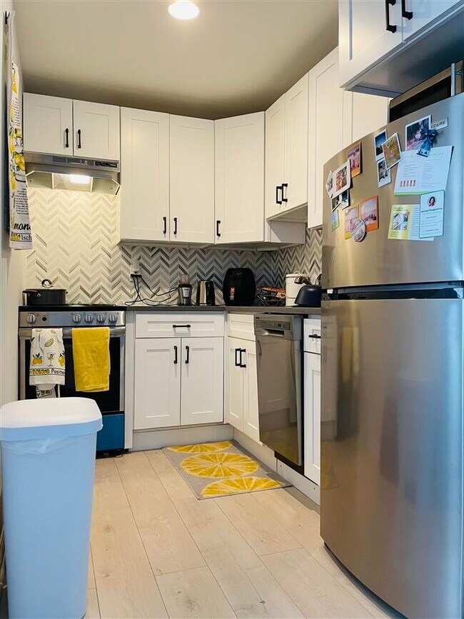 Building Photo - 356 Palisade Ave