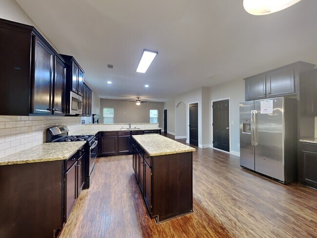 Building Photo - Beautiful Spacious Home In Gwinnett County