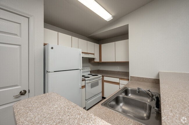 2BR, 2BA - 1,090SF - Kitchen - Washington Village Apartments