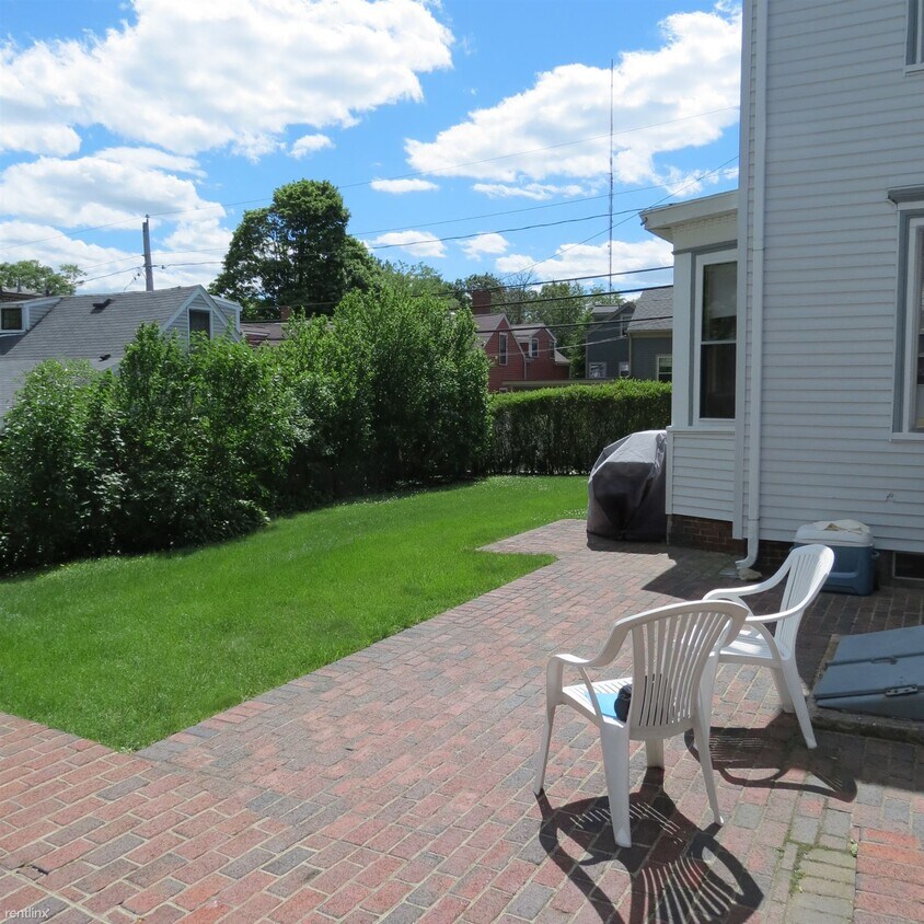 Primary Photo - 3 br, 2 bath Apartment - 984 Chestnut St