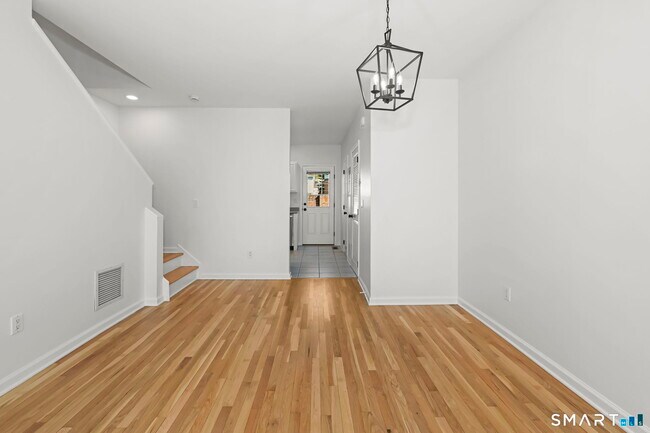 Building Photo - 23 Dolsen Pl