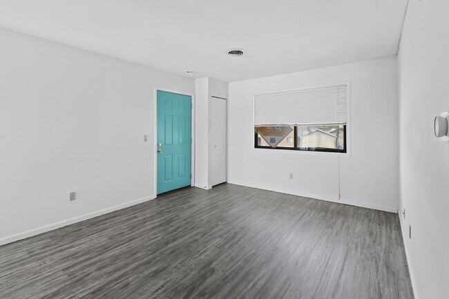 Building Photo - 1305 Christopher Cir