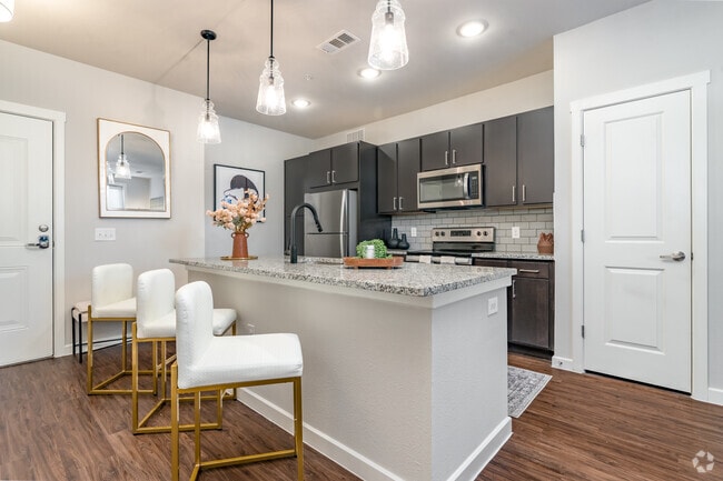 1BR, 1BA - 724SF - Kitchen - Discovery at The Realm