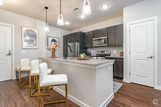 1BR, 1BA - 724SF - Kitchen - Discovery at The Realm